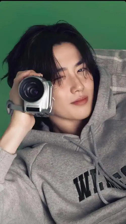 久违的校服回归!梦回咆哮!我啃啃啃啃99#exo台历# - 抖音