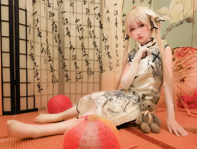 小姐姐大胆cos穹妹精致旗袍太抢镜还原高达百分百