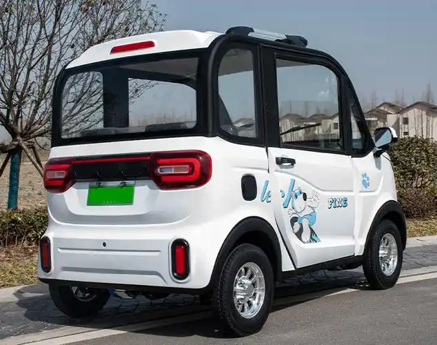 1600mm的低速四轮电动车,车辆的造型很普通,是典型的老年代步车酝型