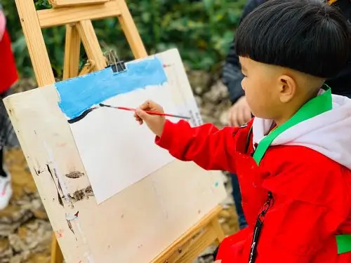 写美篇  通过此次户外写生活动,让孩子们更好的融入了自然,走进春天