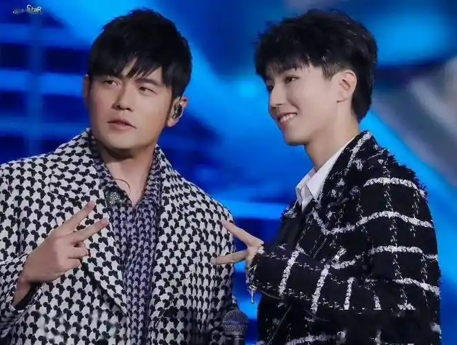 王俊凯那些年和周杰伦的合影