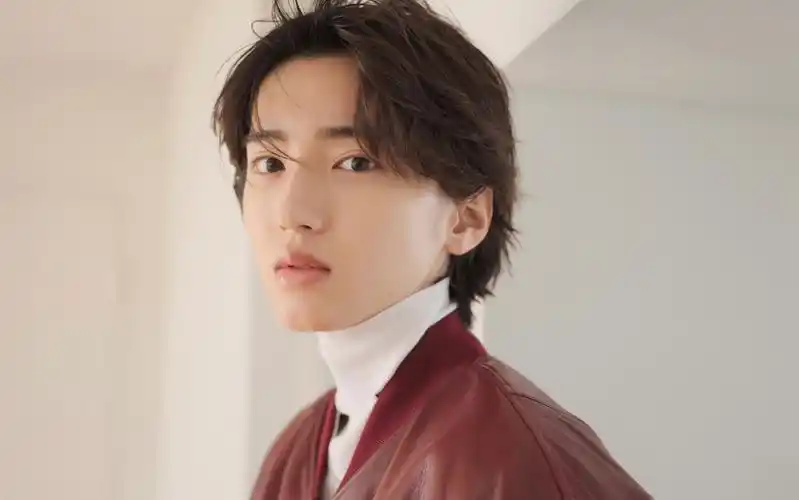 道枝骏佑 | 中国首封杂志 | 大家买杂志了吗?这么帅的宝贝快买两本吧