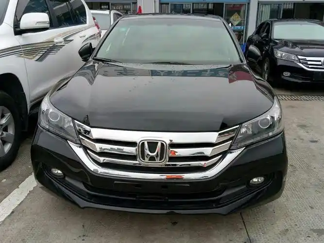 【西安】2015年5月 本田 雅阁 第九代 2.0 lxs 精英版 白色 自动档