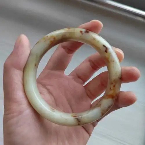 圈口55 至58 ,价格随机,赔钱出,随机送小礼物啦#手镯  #岫玉手镯