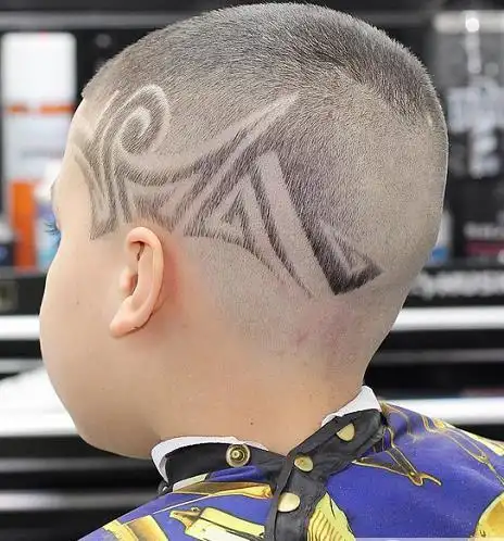 小孩雕刻莫西干花纹发型图片