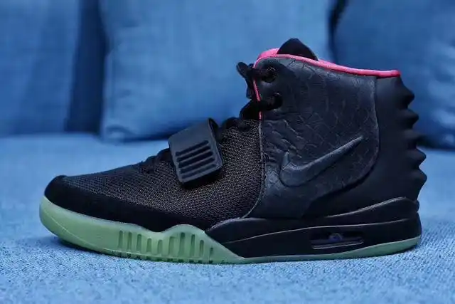 67最贵的球鞋6000万,air yeezy2实以和约1.