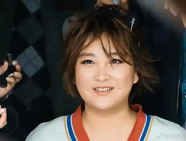 这一次,"消失"的贾玲,已经在另一条大路上越走越远