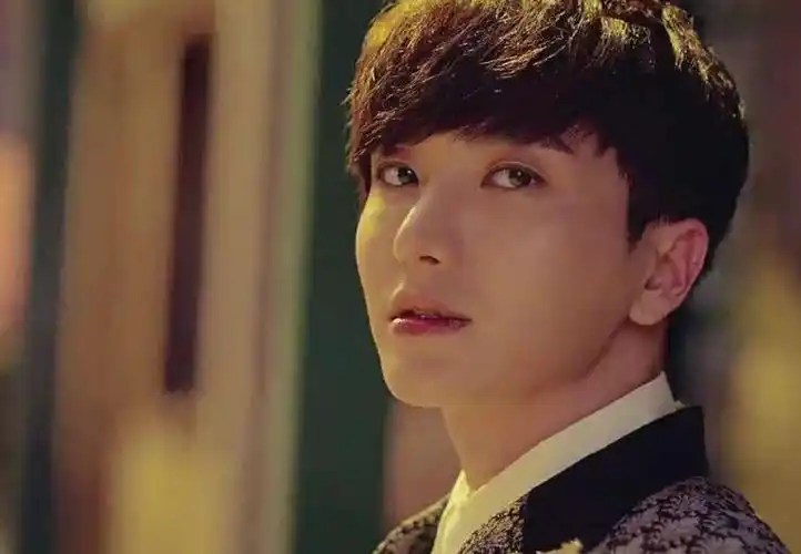 艺人身份入伍遭霸凌银赫被要求视频gd私密隐私遭全面曝光