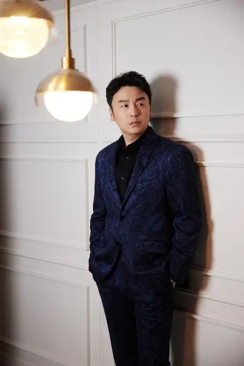 光影隐现,流淌华丽腔调.今晚随@雷佳音共赴星光盛宴78