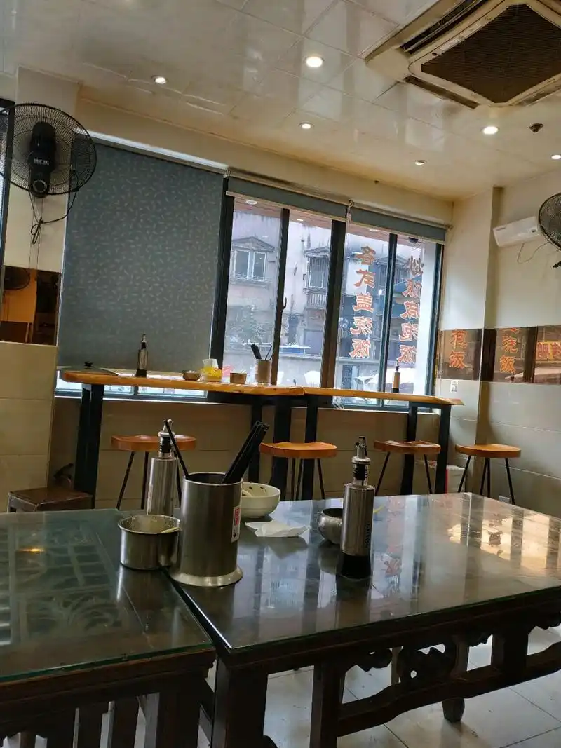 小市场内的一家面店,生意很好,一起来看看究竟?