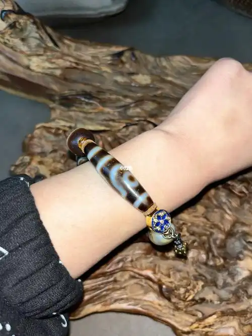 自己搭配的天珠手串很喜欢不卖