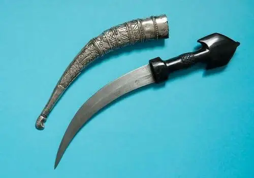 伊拉克南部湿地男孩成人礼双刃弯刀