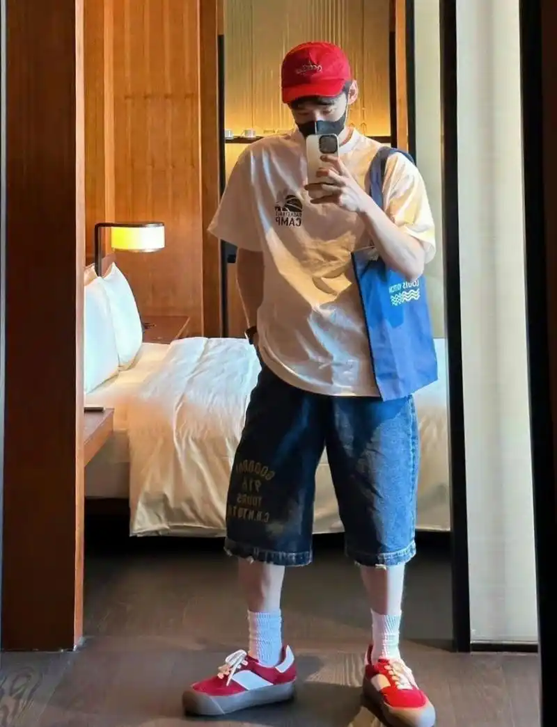 白敬亭你们礼貌吗?六一看我腿毛.#助我上热门