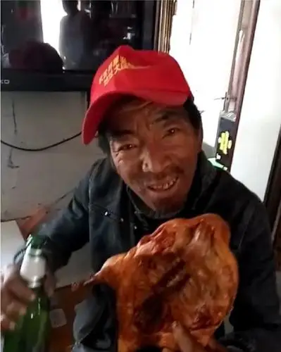 他曾是乔四最厉害的金牌打手风光无限晚年沦落街头