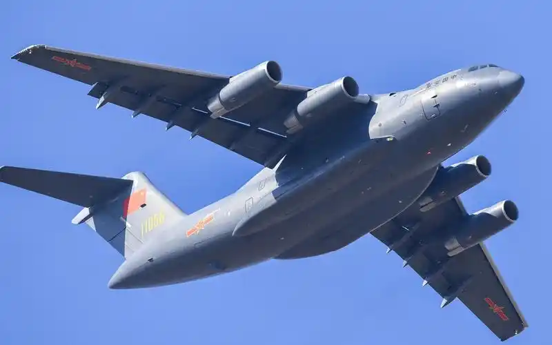 【军事模拟】我国运20鲲鹏运输机在空中执行远程投放任务!