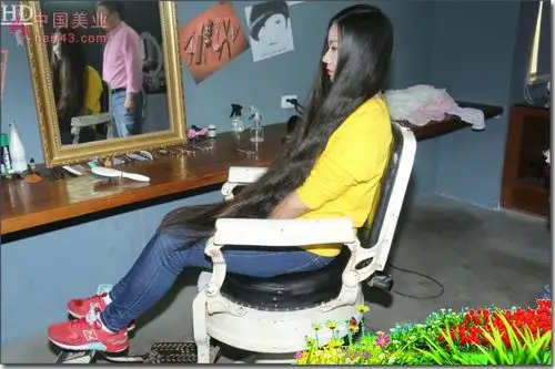 超长发妹子剪去长发变身时尚bob芳飞1203