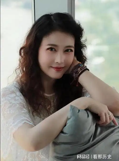 周海媚57岁独居北京:独自美丽,不结婚不生子,坦言不需要男人|发型|那