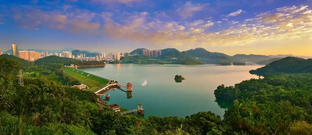 位于深圳市罗湖区的深圳水库,这里是东深供水工程的最后一站.