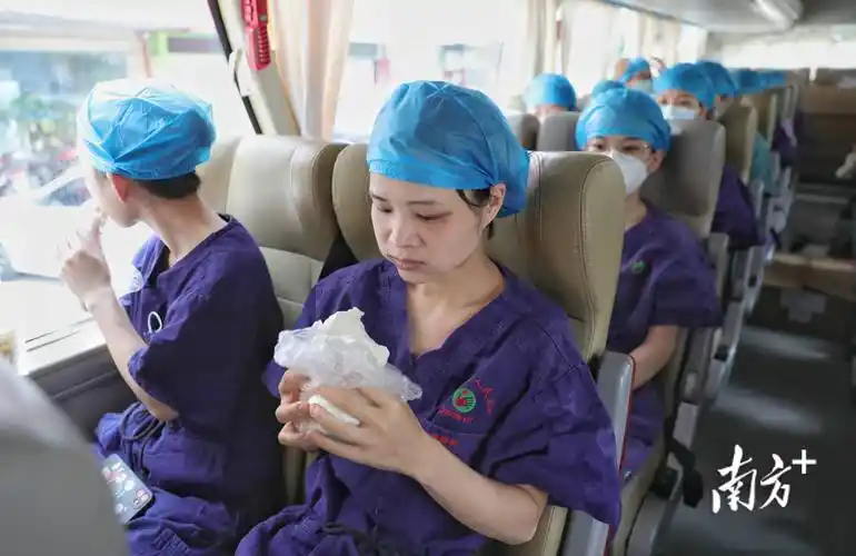 这些"白衣天使"坚守湛江抗疫一线_采样_核酸_坡头镇