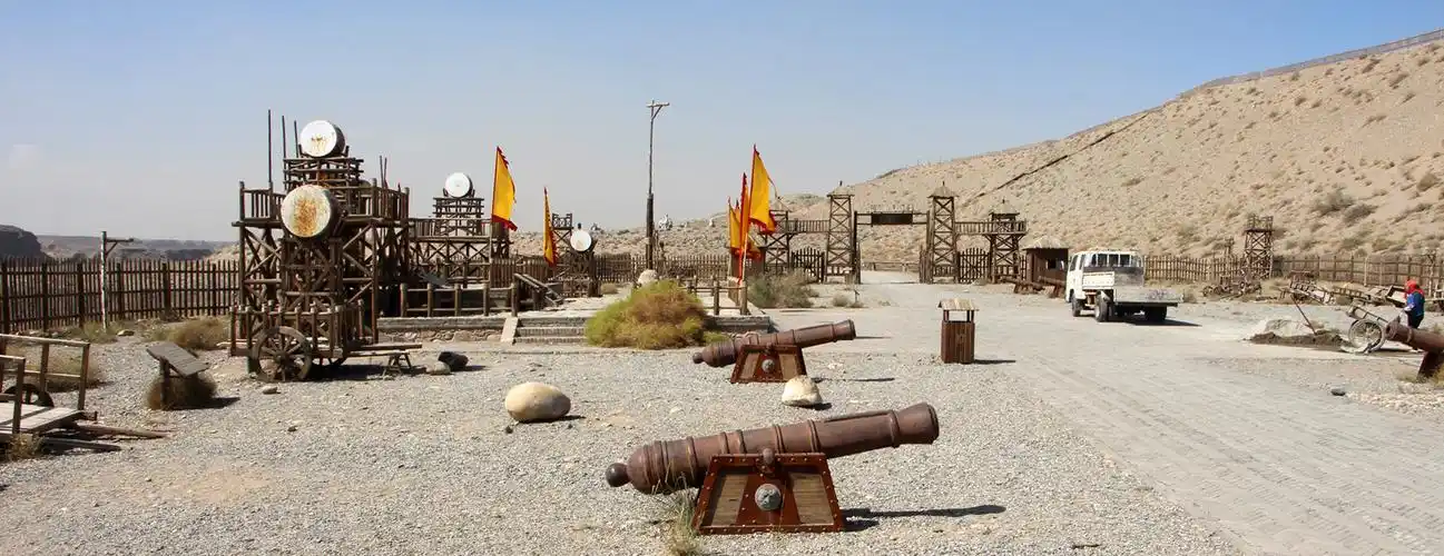 长城第一墩-仿古兵营