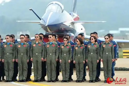 高清直击中国空军首批歼击机女飞行员25