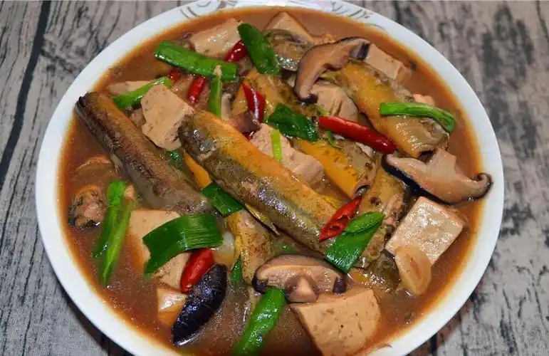 厨房乐:泥鳅烧豆腐食疗又进补