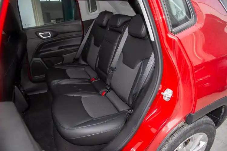 2021款指南者220t领先版