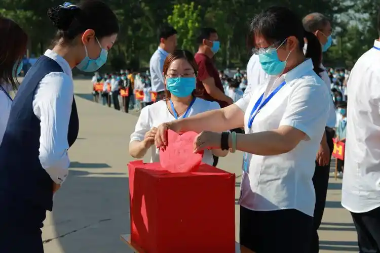 众志成城抗疫情 齐献爱心驱病魔——孟津御园中专爱心捐助活动