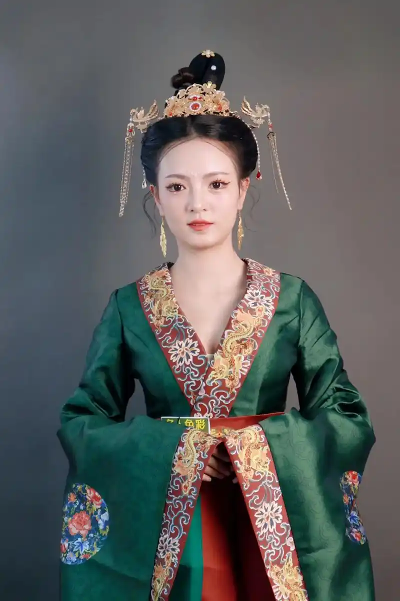 皇后娘娘复古妆造,复古高贵优雅.为你挽起三千青丝 为你穿上凤 - 抖音