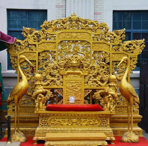 髹金漆云龙纹宝座 屏风龙椅古建定做厂家