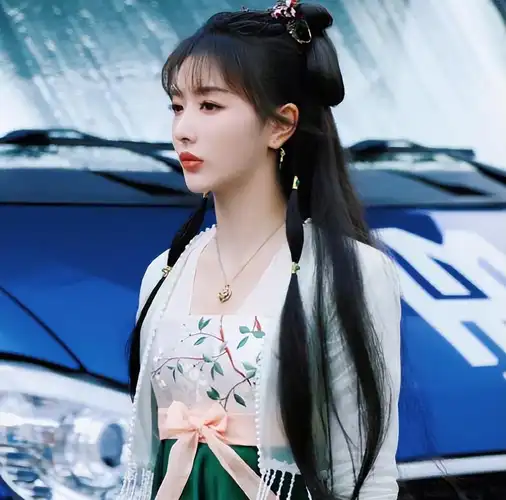 孔雪儿的古装照也很美,像极了古言女主,竟然还有人说丑_下巴_眼睛