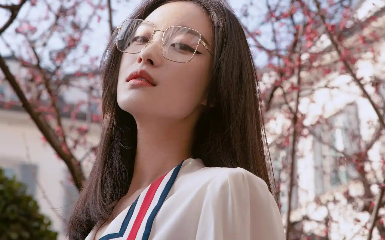 倪妮温婉曼妙写真桌面壁纸