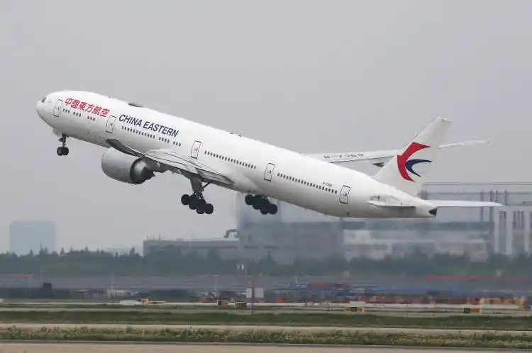 从6月10日开始,电子飞行记录本(electric log book)在东航的波音777机
