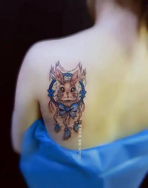 兔子纹身图片_肩部纹身图案