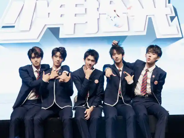 是原际画公司旗下的组合,这个组合的成员有何洛洛,孙亦航,林墨等艺人