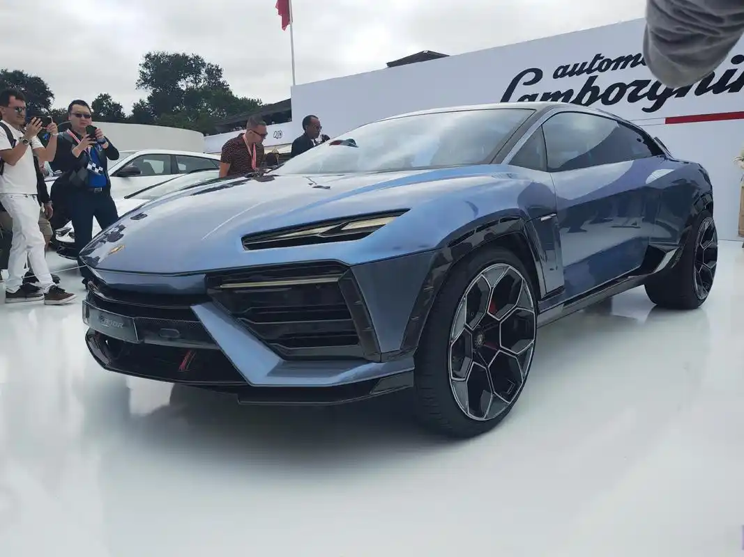 兰博基尼lanzador实车图,定位2 2跨界纯电gt,量产版计划于2028年推出.