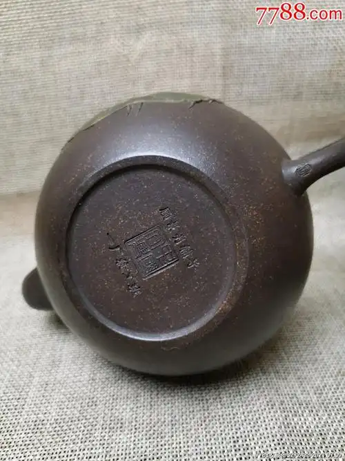 精品紫砂壶款识:周桂珍一厂徒工班顾景舟辅导品名:思亭砂料:黑金刚