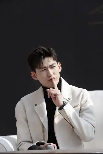 张翰活动照图片白衣少年帅气图片29