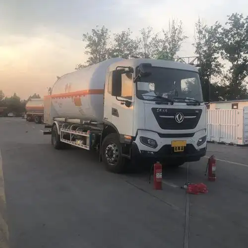 长春市德惠市国六15立方lng加液液化天然气槽罐车可分期