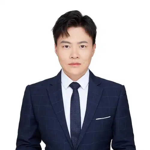 2009年毕业于加拿大多伦多大学电子工程系,获学士学位;2015年毕业于