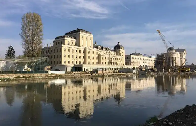 马其顿共和国首都斯科普里 (skopje) : 一座现代版的希腊古城