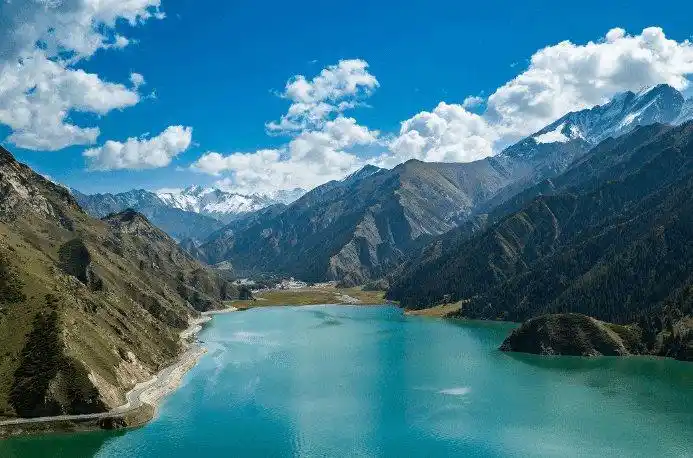 阿克苏地区的大龙池,据说唐玄奘取经路过这里