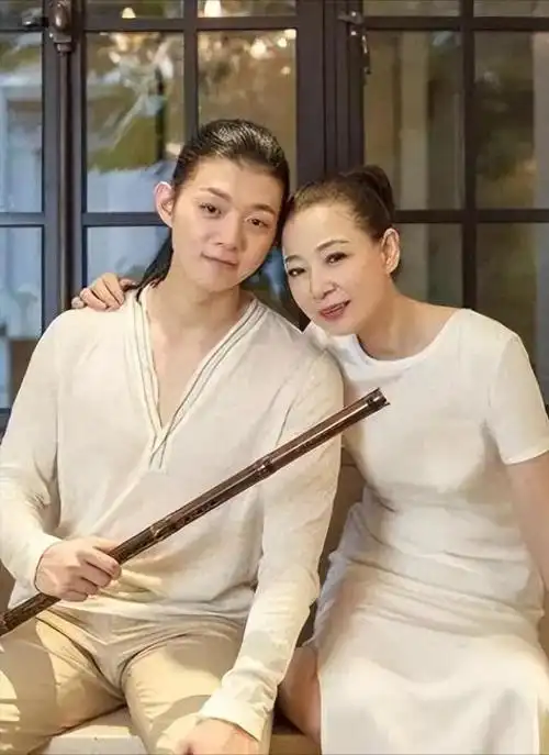 霍尊一场情感纠纷毁掉了所有事业他为何会走到今天