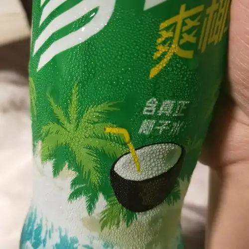 雪碧它脸上细密的小水珠