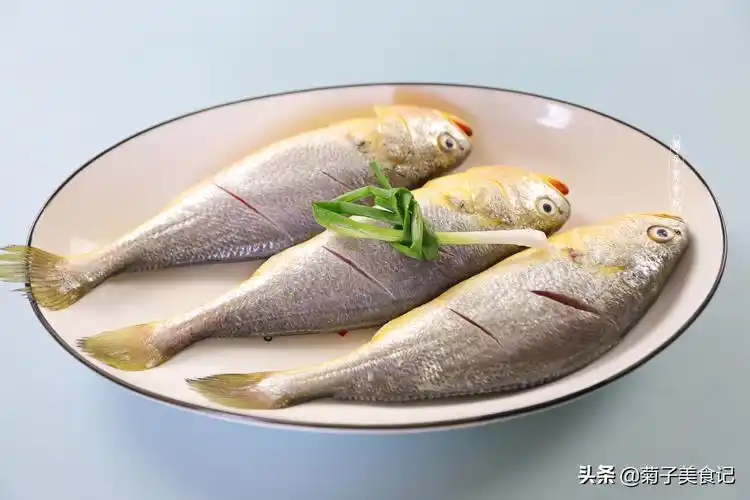 小黄鱼这么蒸,营养足味道好,肉质滑嫩,做年菜正适合