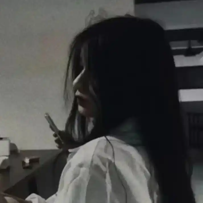 躺又躺不平,这碗夹生饭我咽了又咽>#风格女头>#值得你长期不换的头像>