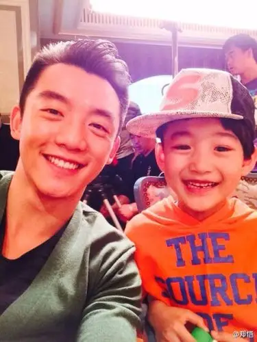 介于小男生和老男人之间的型男～郑恺,顽皮阳光可爱又不失成熟气质的