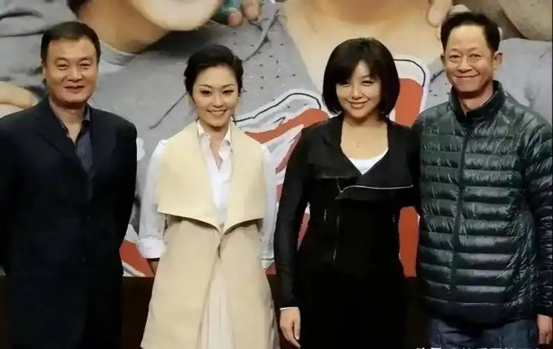 原创56岁王志文同框55岁江珊1岁之差状态大不同一个风韵犹存一个老态