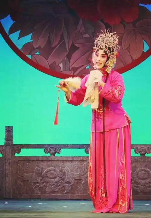 张五可(王丽京饰演)