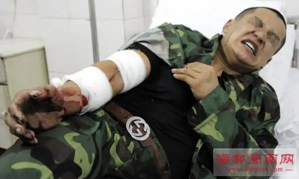 厦门海沧:索钱未果 数十壮汉刀砍工人